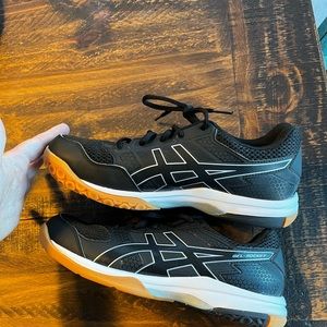 ASIC gel rocket women’s volleyball shoes, size 8 1/2